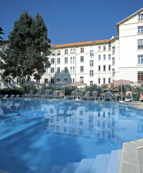 Отель Logis Les Loges du Parc  Ля Рош-Позэ
